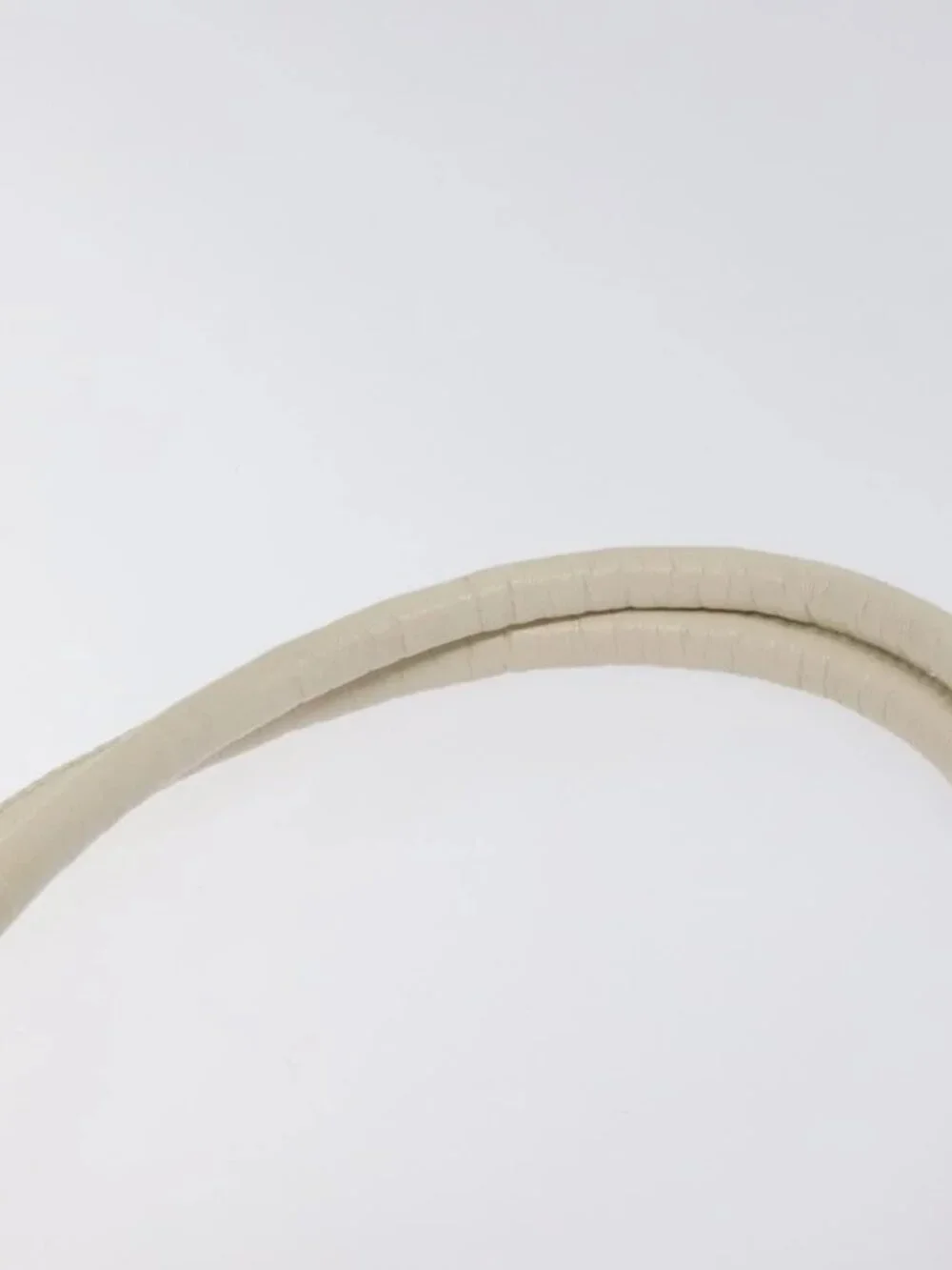 CHANEL Camelia Shoulder Bag Leather Ivory CC Auth 127482